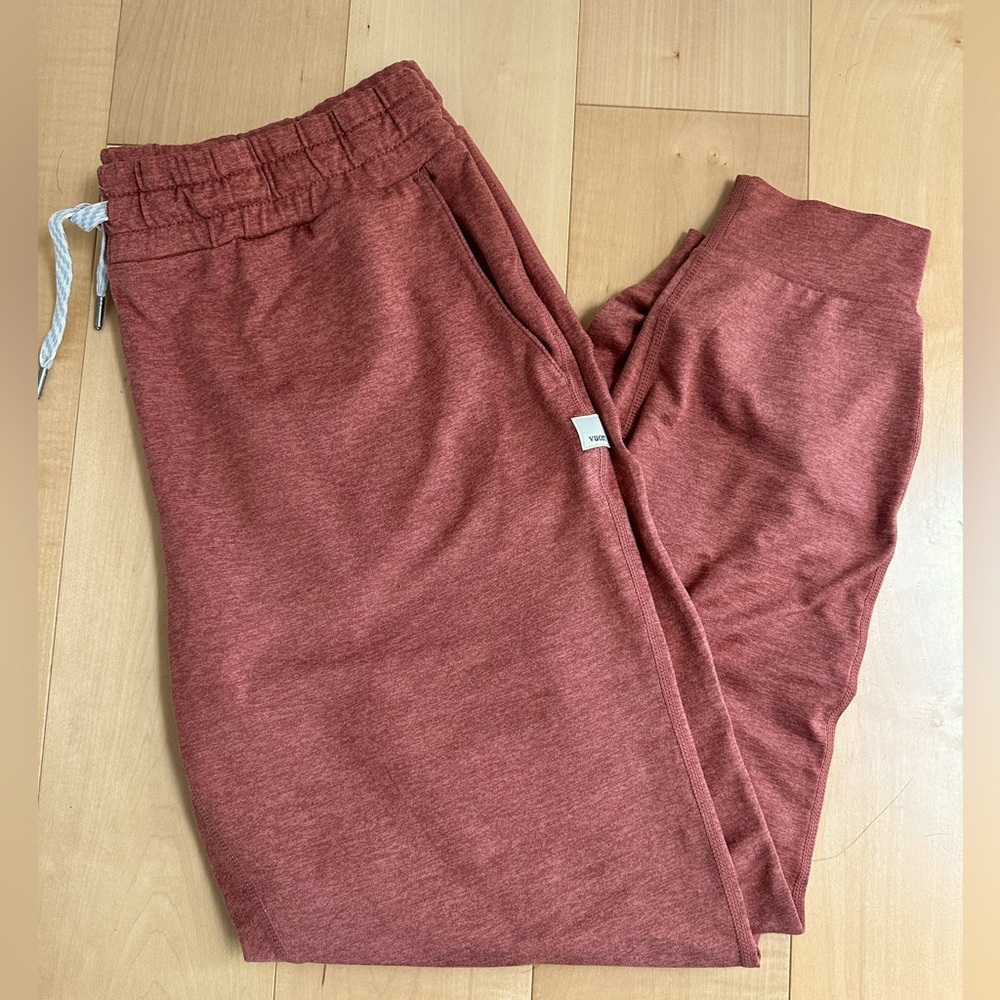 Vuori joggers Size small